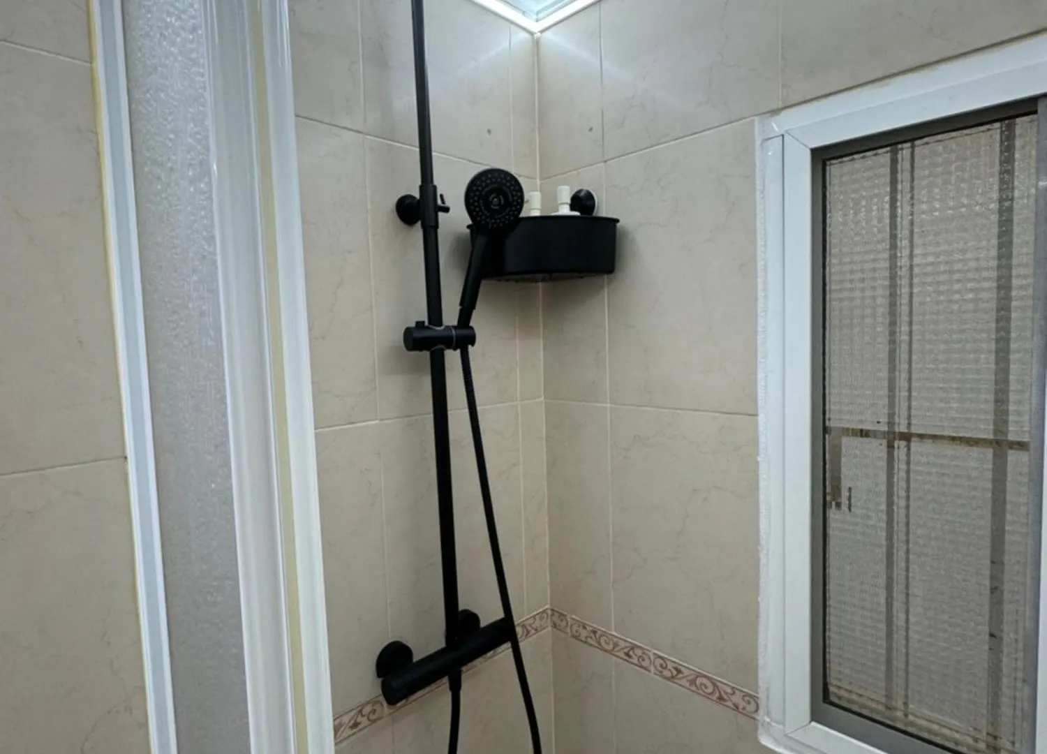 הוילה מיחאס La Casa De Abajo בית נופש